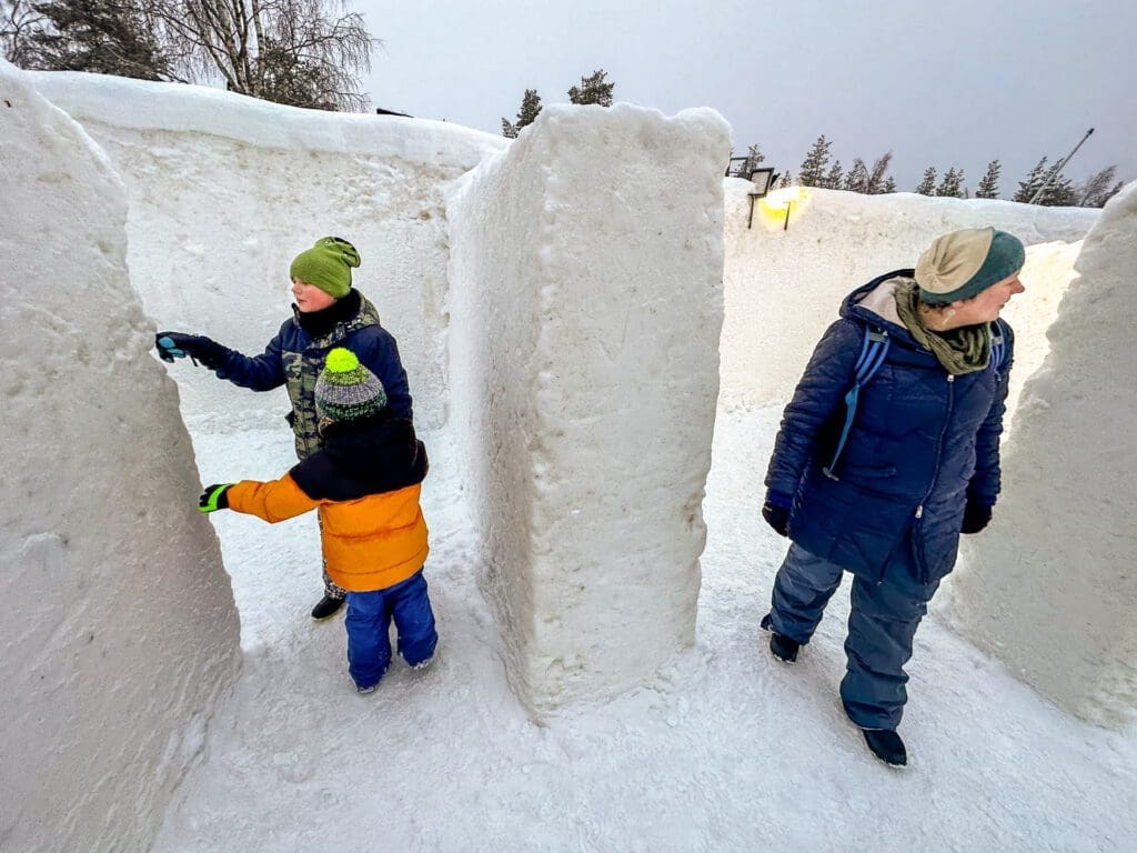 Śnieżny labirynt w Snowman World