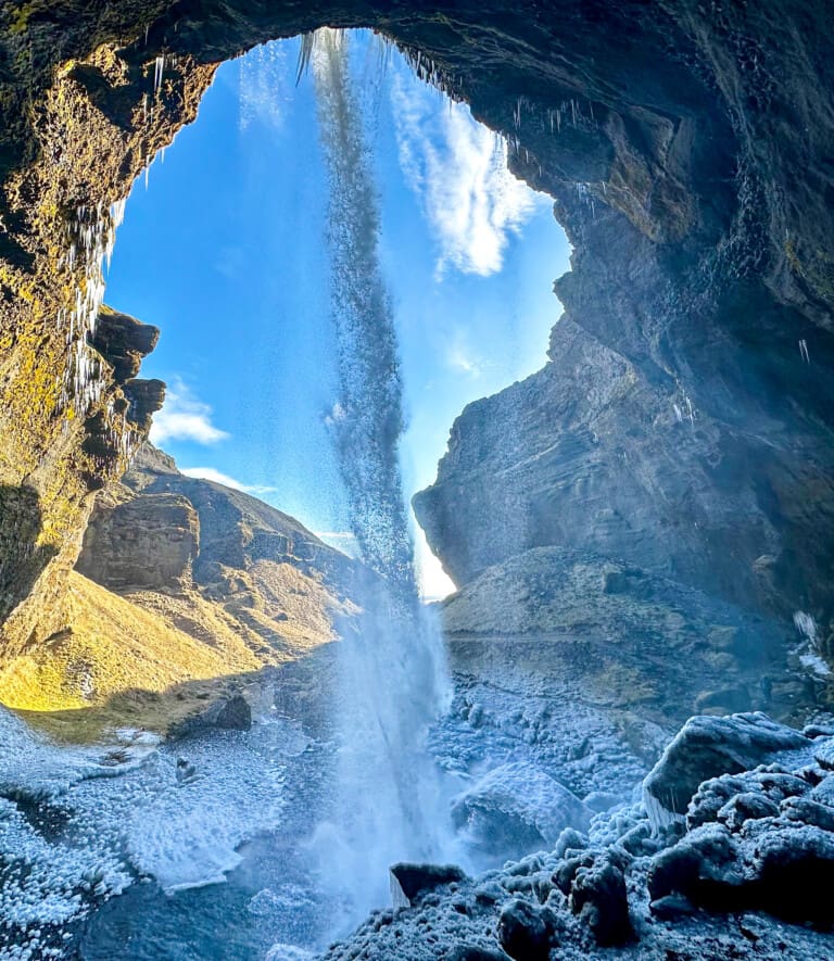 Wodospad Kvernufoss – po drugiej stronie tęczy [Islandia 2024]
